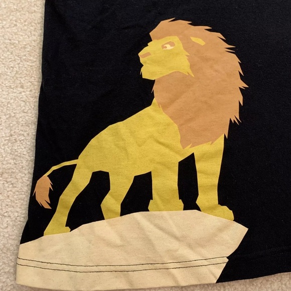 Disney Lion King Uniqlo Lot of 2 T-Shirts Mens Size M Black Gray Simba Scar King - Picture 3 of 12